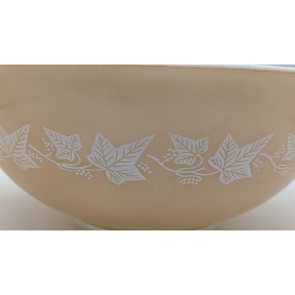 Vintage Pyrex Sandalwood 444 Cinderella Mixing Bowl Tan with White Ivy - Picture 2 of 16